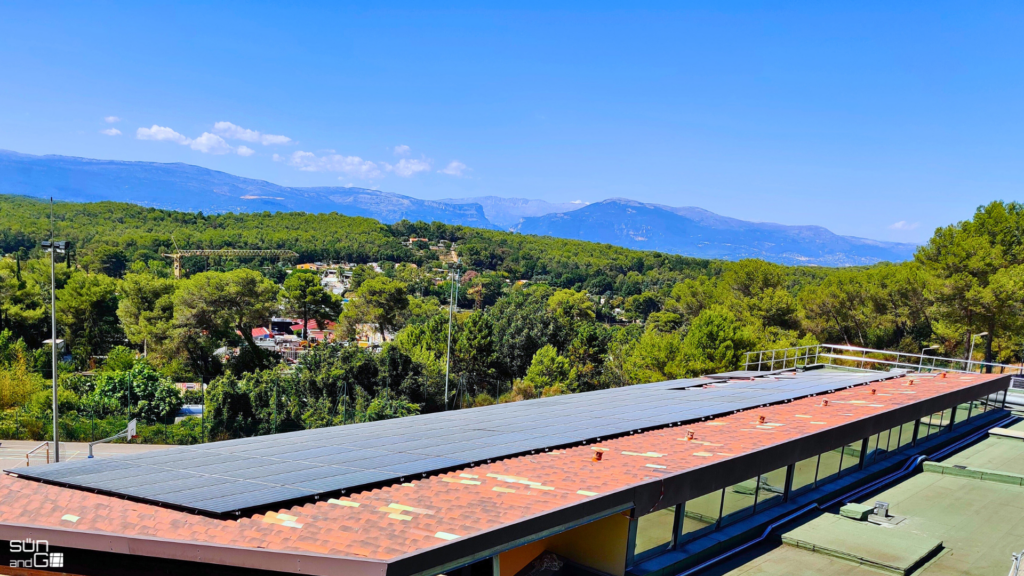 Photovoltaïque sur toiture plate pour transition énergétique