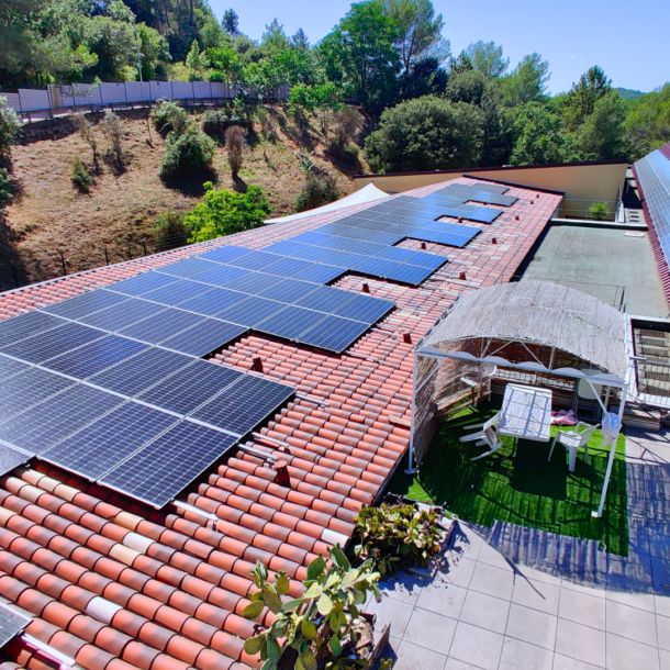 Photovoltaïque sur toiture plate pour transition énergétique