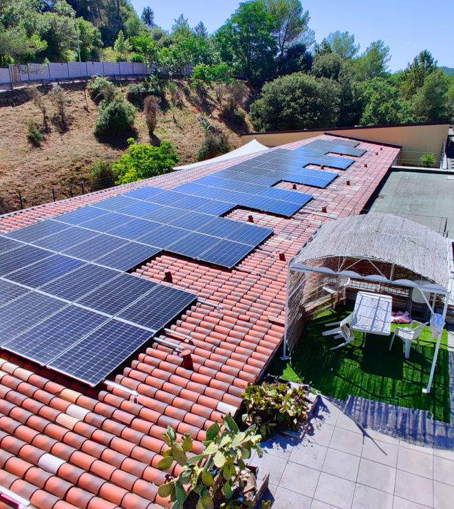 Photovoltaïque sur toiture plate pour transition énergétique