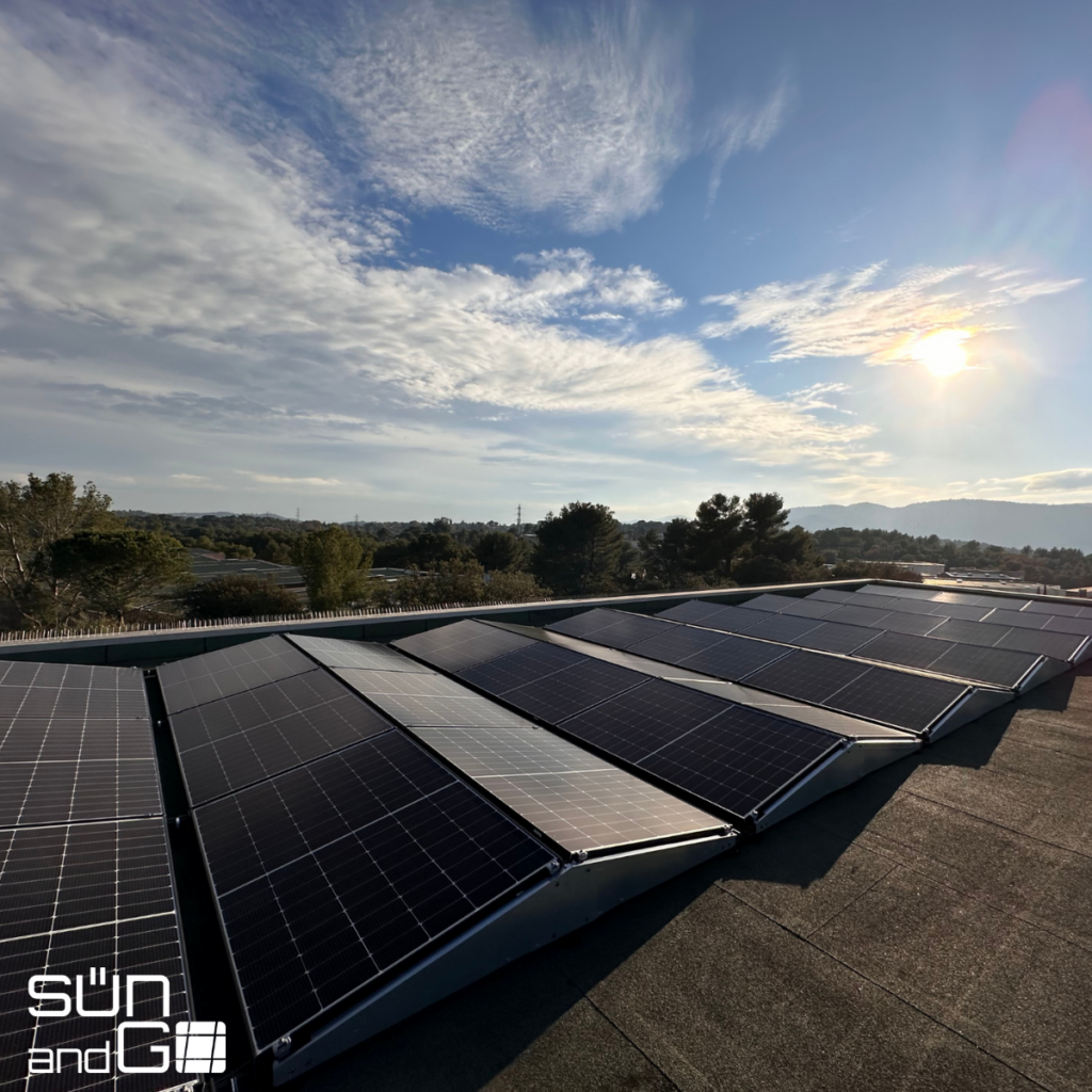 installation panneaux solaires photovoltaïques sur toiture Ombrière sur parking entreprise dans les alpes maritimes entreprise de parfumerie filière aromes parfums et cosmétiques