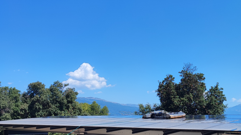 robot-nettoyeur-maintenance-entretien-des-panneaux-solaires-sun-and-go-installateur-photovoltaique-contrat-maintenance-grasse-06