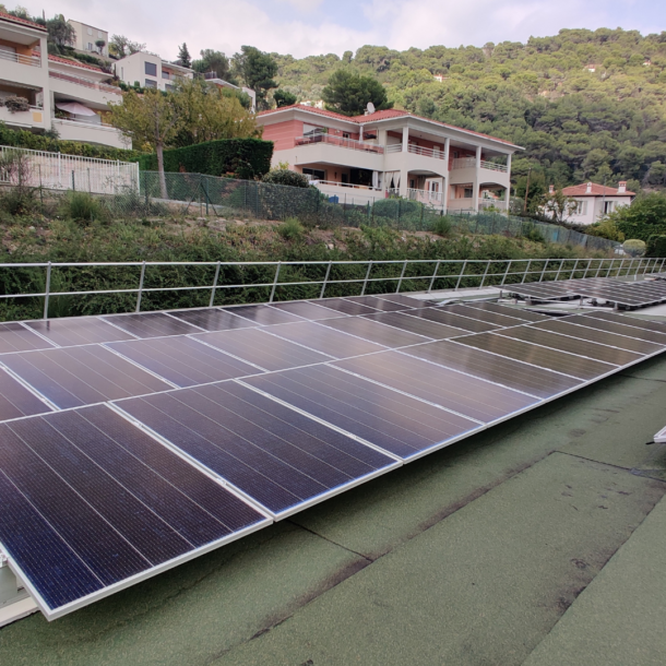 installation-photovoltaique-toiture-ecole-andre-gianton-eze-sun-and-go-installateur-photovoltaique-grasse-region-sud-06