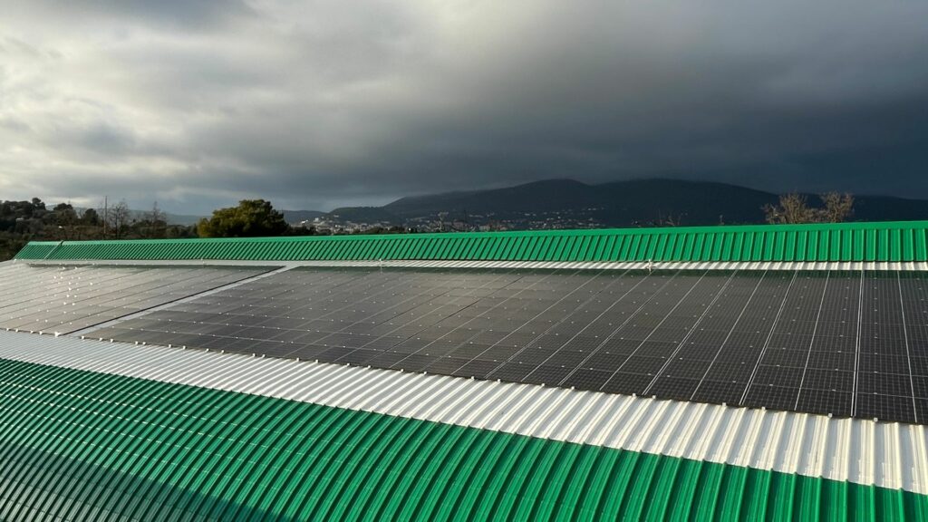 systeme-fixation-ombrieres-photovoltaique-chantier-sun-and-go-installateur-panneaux-photovoltaiques-parking-ombrieres-expressions-aromatiques-mouans-sartoux-06-region-sud