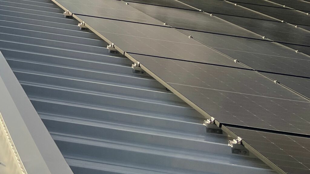 systeme-fixation-ombrieres-photovoltaique-chantier-sun-and-go-installateur-panneaux-photovoltaiques-parking-ombrieres-expressions-aromatiques-mouans-sartoux-06-region-sud (2)