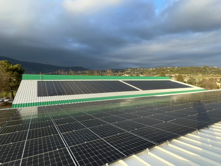 installation-panneaux-photovoltaiques-terrain-padel-tennis-complexe-sportif-grasse-06 (10)