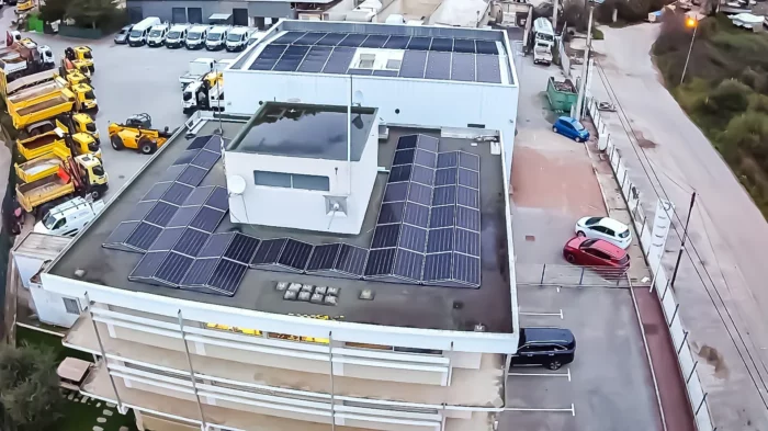 BATIMENT TERTAIRE TOITURE PLATES-DES SOLUTIONS POUR LES ENTREPRISES ET LES COLLECTIVITÉES EN PACA-PANNEAUX SOLAIRES ET AUTOCONSOMMATION POUR ENTREPRISES ET COLLECTIVITÉS-SUN AND GO EXPERT INSTALLATEUR PANNEAUX SOLAIRES PHOTOVOLTAIQUES ET BORNES DE RECHARGE POUR LES PROFESSIONNELS REGION SUD PACA 06 13 83